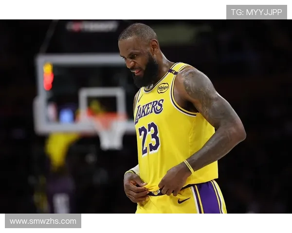 詹姆斯观看足球明星精彩瞬间视频分享与感悟